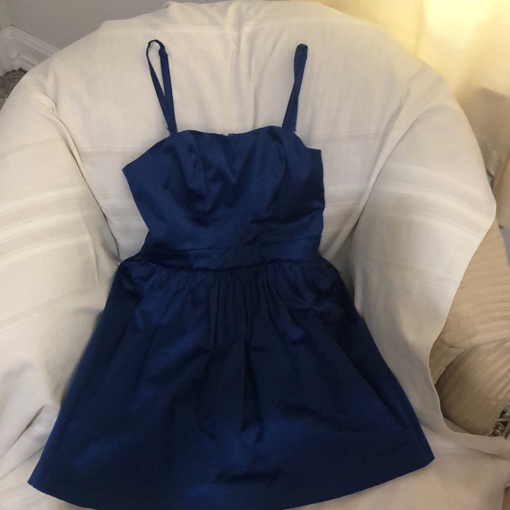 Short royal blue dress, great for prom or weddings